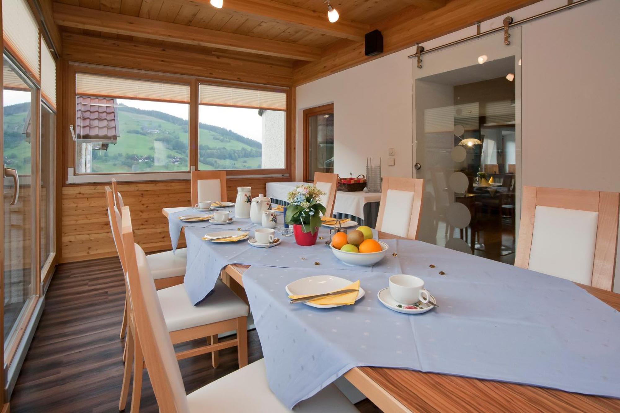 Sportbauernhof - Gasthaus Hochalmblick Krems in Kaernten Exterior foto